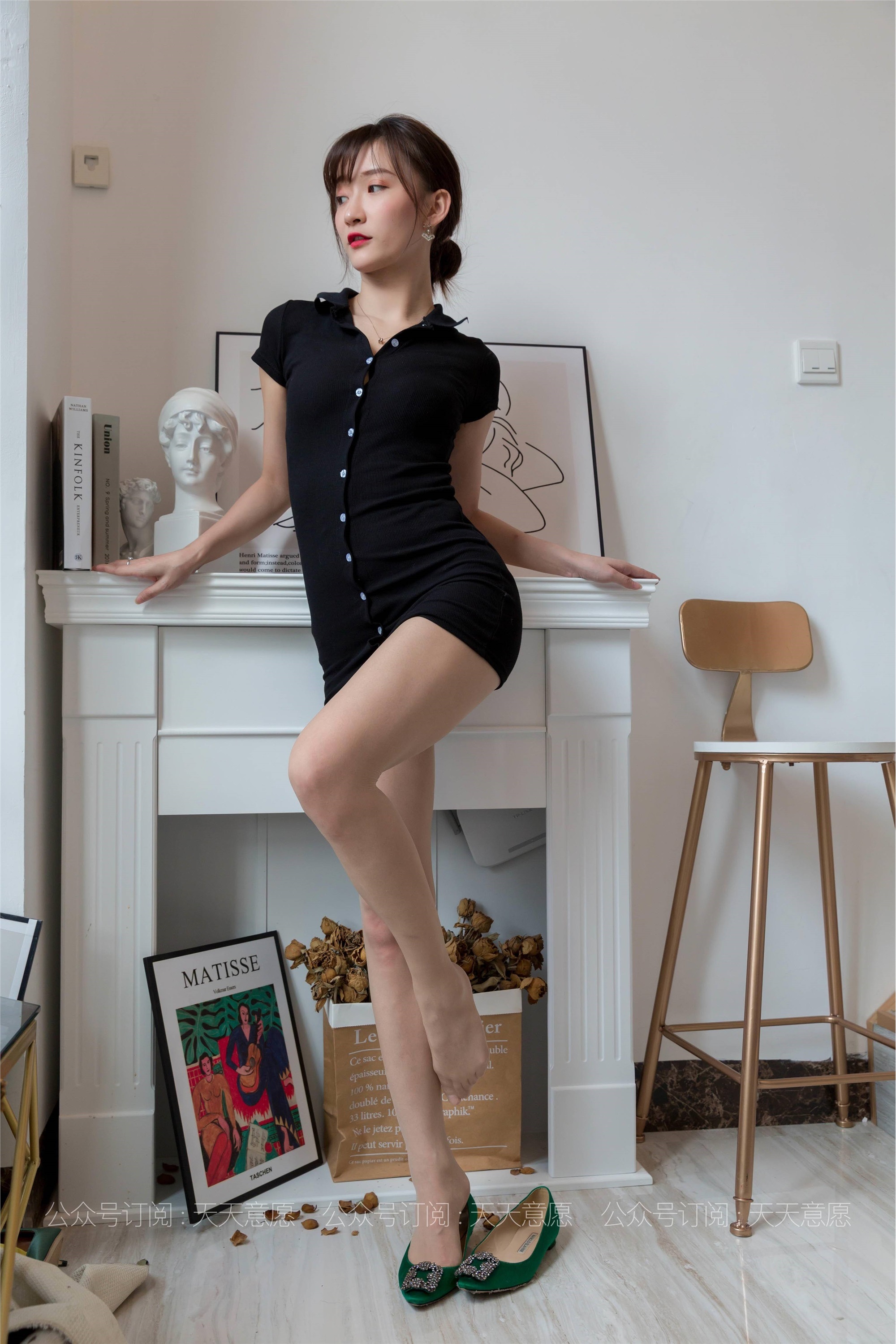 IESS异思趣向 - 模特：秋秋《超短的包臀裙》